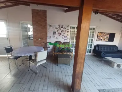 Sobrado com 4 Quartos à venda, 300m² no Parque São Benedito, Pindamonhangaba