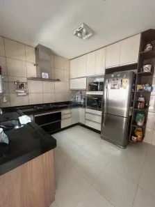 Casa com 3 Quartos à venda, 251m² no Mercês, Uberaba