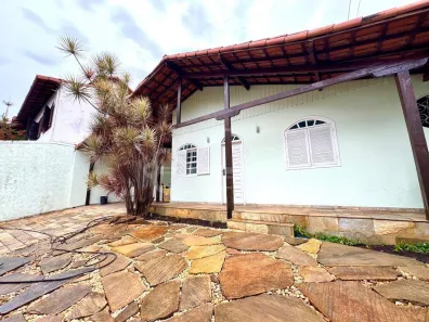 Casa com 3 Quartos para alugar, 196m² no Alípio de Melo, Belo Horizonte