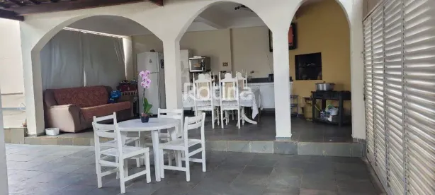 Casa com 4 Quartos à venda, 200m² no Marta Helena, Uberlândia