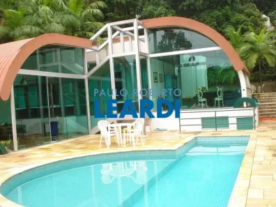 Casa de Condomínio com 3 Quartos para alugar, 1200m² no Arujázinho I, II e III, Arujá