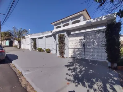 Sobrado com 4 Quartos à venda, 211m² no Vila Harmonia, Araraquara