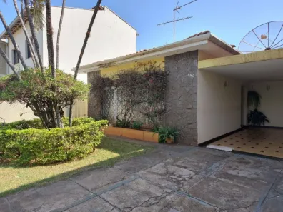 Casa com 4 Quartos à venda, 216m² no Centro, Araraquara