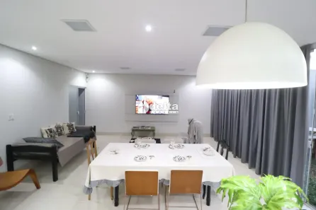 Casa com 3 Quartos para alugar, 150m² no Shopping Park, Uberlândia