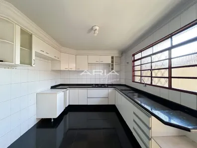 Casa com 3 Quartos à venda, 150m² no Santa Mônica, Londrina