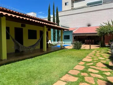 Casa com 3 Quartos à venda, 130m² no Novo Mundo, Uberlândia