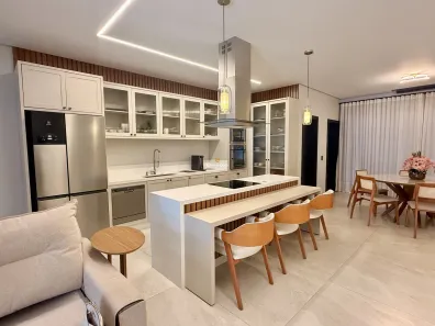 Sobrado com 3 Quartos à venda, 249m² no Centro, Cascavel