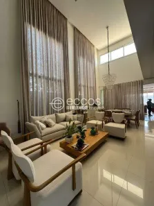 Casa de Condomínio com 4 Quartos para alugar, 300m² no Shopping Park, Uberlândia