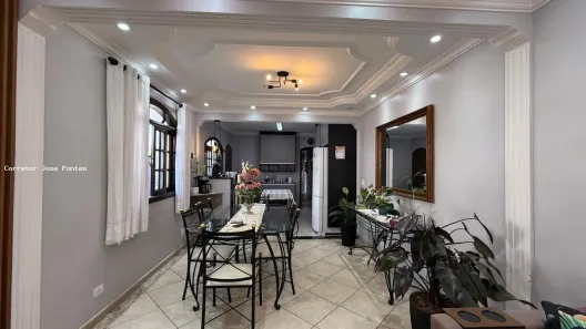 Casa com 5 Quartos à venda, 204m² no Vila Mangalot, São Paulo