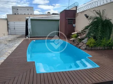 Sobrado com 3 Quartos à venda, 220m² no Daniel Fonseca, Uberlândia