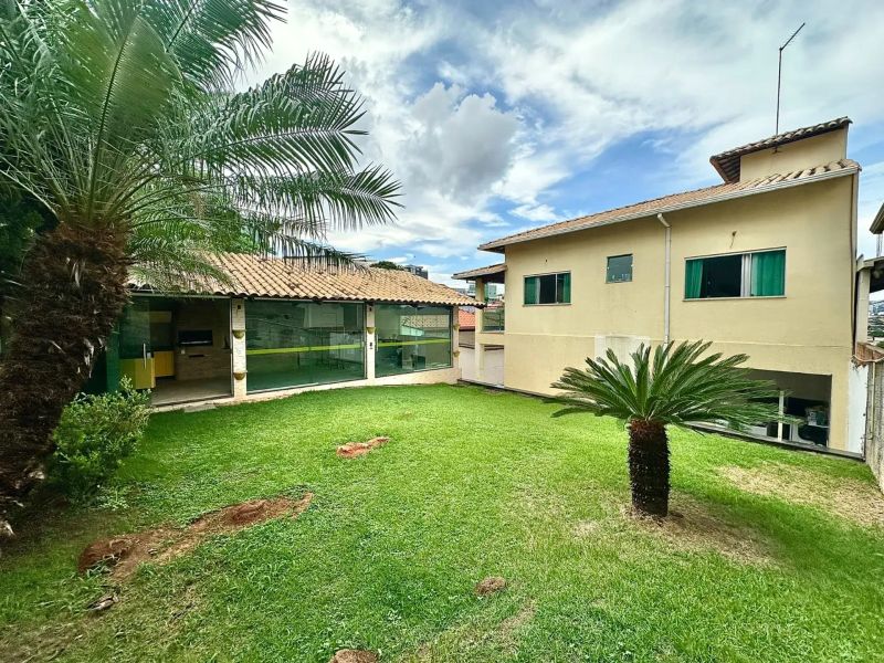Casa com 4 quartos — Rio Branco, Belo Horizonte