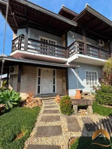 Casa com 3 Quartos à venda, 260m² no Comasa, Joinville