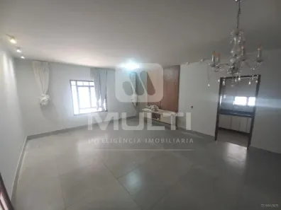 Casa com 3 Quartos à venda, 220m² no Cidade Jardim, Uberlândia