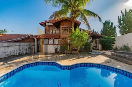 Sobrado com 3 Quartos à venda, 213m² no Centro, Vinhedo