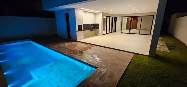 Sobrado com 4 Quartos à venda, 310m² no Jardins Valência, Goiânia