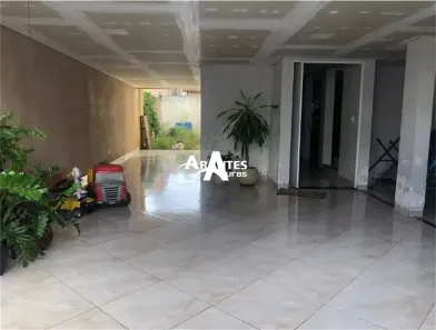 Sobrado com 5 Quartos à venda, 250m² no Jardim Europa, Uberlândia