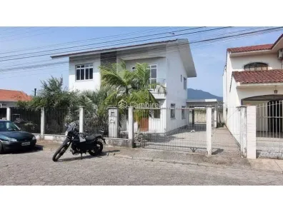 Casa com 5 Quartos à venda, 200m² no Centro, Palhoça