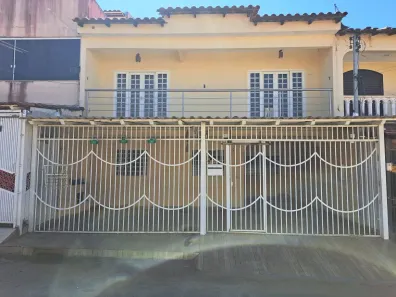 Sobrado com 5 Quartos à venda, 200m² no Candangolândia, Brasília