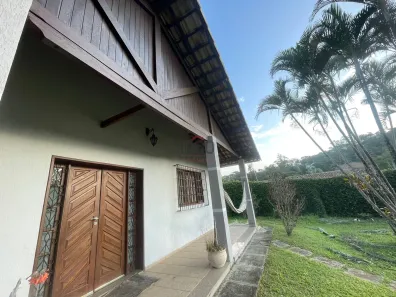 Casa com 4 Quartos para alugar, 2000m² no Parque Jardim da Serra, Juiz de Fora