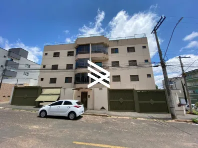 Cobertura com 3 Quartos para alugar, 87m² no Santa Mônica, Uberlândia