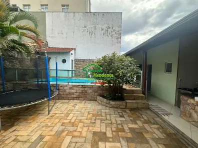 Casa com 3 Quartos à venda, 360m² no João Pinheiro, Belo Horizonte