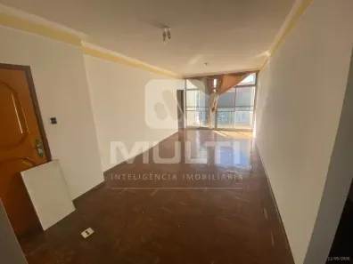 Apartamento com 3 Quartos para alugar, 180m² no Osvaldo Rezende, Uberlândia