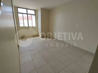 Apartamento com 2 Quartos para alugar, 80m² no Martins, Uberlândia