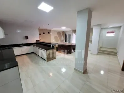 Casa com 3 Quartos à venda, 195m² no Jardim Europa, Uberlândia