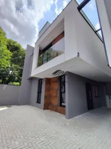 Sobrado com 3 Quartos à venda, 138m² no Uberaba, Curitiba