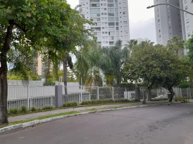 Apartamento com 2 Quartos à venda, 54m² no Vila Ipiranga, Porto Alegre