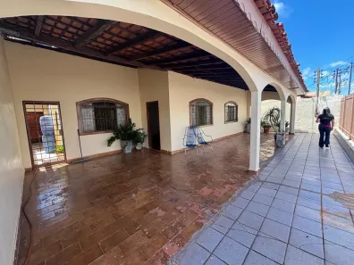 Casa com 3 Quartos à venda, 221m² no Morada da Serra, Cuiabá
