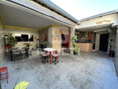 Casa com 7 Quartos para alugar, 195m² no Santa Rosa, Uberlândia