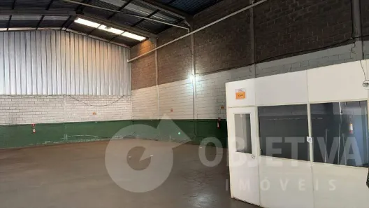 Galpão/Depósito/Armazém para alugar, 300m² no Distrito Industrial, Uberlândia