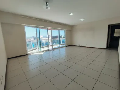 Apartamento com 2 Quartos para alugar, 70m² no Cavaleiros, Macaé