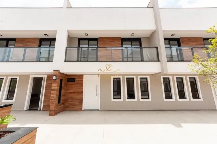 Casa de Condomínio com 3 Quartos à venda, 240m² no Santo Inácio, Curitiba