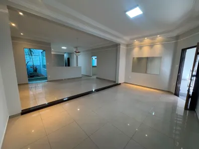 Casa com 3 Quartos à venda, 210m² no General Osório, Uberlândia