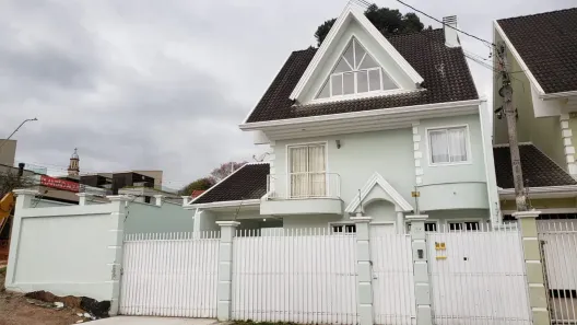 Sobrado com 4 Quartos para alugar, 226m² no Mercês, Curitiba