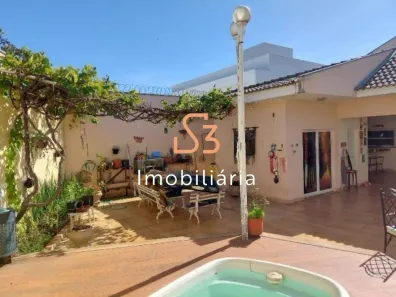 Sobrado com 3 Quartos para venda ou aluguel, 390m² no Jardim Inconfidência, Uberlândia