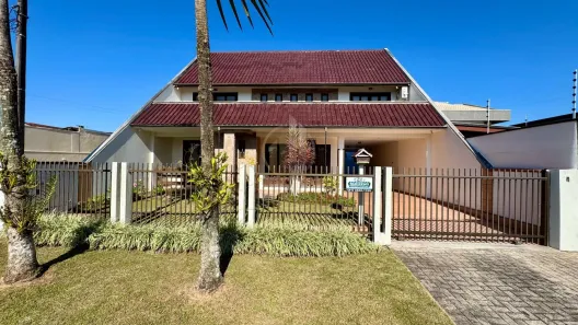 Sobrado com 3 Quartos à venda, 335m² no Guaratuba, Guaratuba