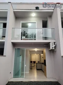 Casa com 3 Quartos para alugar, 112m² no Bom Retiro, Joinville