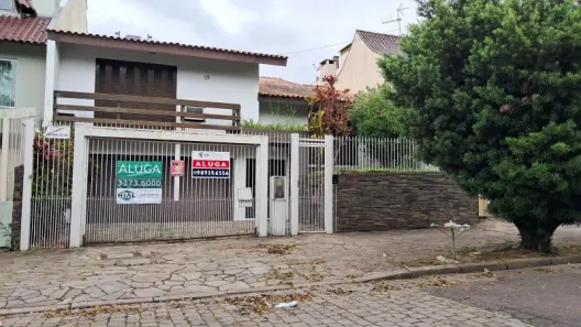 Casa com 4 Quartos para alugar, 229m² no Jardim Itu, Porto Alegre