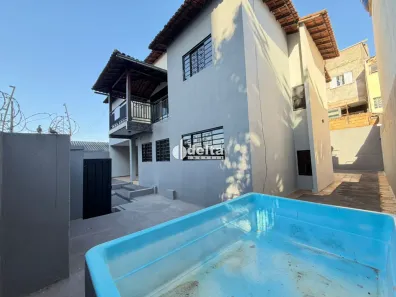 Casa com 5 Quartos para alugar, 260m² no Tubalina, Uberlândia