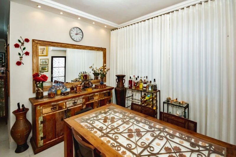 Casa com 4 quartos — Santa Rosa, Belo Horizonte
