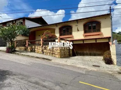 Casa com 3 Quartos à venda, 237m² no Bom Clima, Juiz de Fora