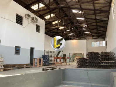 Galpão/Depósito/Armazém com 3 Quartos para alugar, 553m² no Fundação, São Caetano do Sul