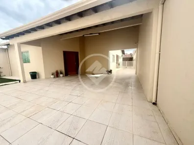 Casa com 3 Quartos à venda, 202m² no Santa Mônica, Uberlândia