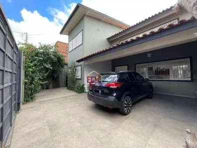 Sobrado com 4 Quartos à venda, 256m² no Loteamento Chácaras Pastorelli, Taubaté