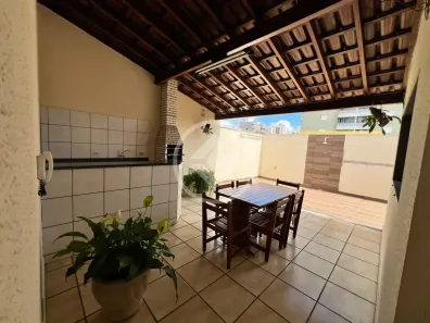 Sobrado com 4 Quartos à venda, 629m² no Santa Mônica, Uberlândia