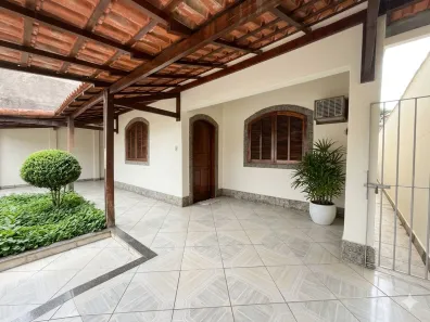 Casa com 3 Quartos à venda, 170m² no São Luiz, Volta Redonda