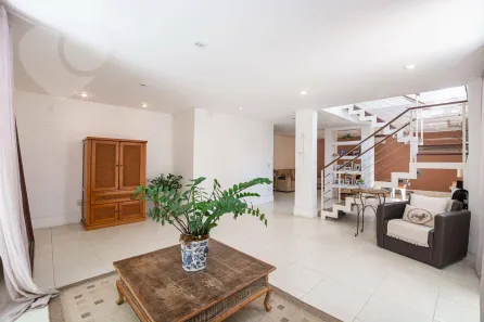 Casa com 5 Quartos à venda, 350m² no Itacoatiara, Niterói
